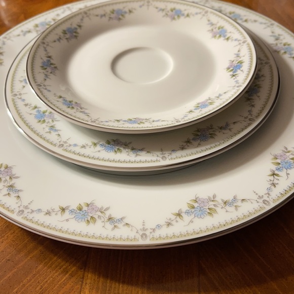 Mikasa fine china discontinued pattern “Betty Ann” - Picture 7 of 8